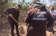 Gente que busca a sus familiares Gente que busca a sus familiares