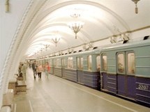 Poesía chilena se pasea en el metro de Moscú Poesía chilena se pasea en el metro de Moscú