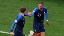 Mbappé, a la derecha Mbappé, a la derecha