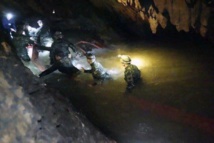 Encontrados con vida los jóvenes desaparecidos en cueva de Tailandia