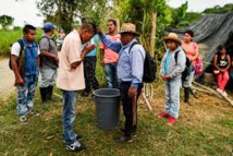 Juicio indígena ancestral a dos guerrilleros del ELN en Colombia Juicio indígena ancestral a dos guerrilleros del ELN en Colombia