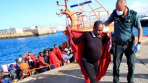 Inmigrantes africanos desembarcando en España Inmigrantes africanos desembarcando en España