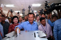 Hun Sen votando Hun Sen votando