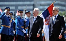 A la izquierda, el presidente croata, Josipovic, y a la derecha, el presidente serbio, Tadic