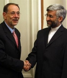 El negociador iraní, Jalili, a la derecha, con Solana, el antiguo representante de la UE