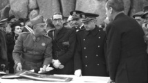 Franco-a la izquierda-y Serrano Suñer (con chaqueta y gorra)