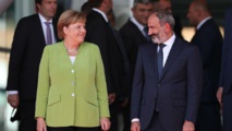 Merkel y el presidente armenio Pashinyan Merkel y el presidente armenio Pashinyan