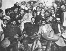 En el centro, Francisco Villa, y a la derecha, Emiliano Zapata