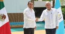 Jimmy Morales-a la izquierda-y Andrés Manuel López Obrador Jimmy Morales-a la izquierda-y Andrés Manuel López Obrador