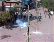 Un muerto en enfrentamientos entre policías y cristianos en El Cairo Un muerto en enfrentamientos entre policías y cristianos en El Cairo