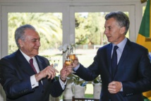 Temer-a la izquierda-y Macri Temer-a la izquierda-y Macri