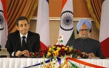 De izquierda a derecha, Nicolas Sarkozy y Manmohan Singh