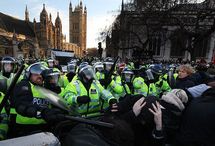 GB: Violenta manifestación durante aprobación de la subida de las matrículas GB: Violenta manifestación durante aprobación de la subida de las matrículas
