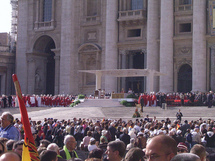 Miles de católicos en el Vaticano, en Roma, en una beatificación anterior de sacerdotes muertos en 1936 Miles de católicos en el Vaticano, en Roma, en una beatificación anterior de sacerdotes muertos en 1936