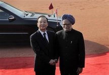De izquierda a derecha, Wen Jiabao y Manmohan Singh