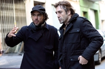 De izquierda a derecha,  Alejandro González Iñarritu y Javier Bardem
