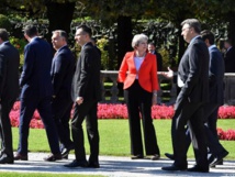 Theresa May con los presidentes europeos, en Salzburgo, Austria.