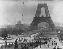 Parte médico de alta tecnología para la Torre Eiffel Parte médico de alta tecnología para la Torre Eiffel