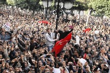 Manifestantes protestan en Túnez