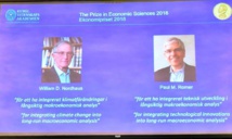 Nordhaus-a la izquierda-y Romer Nordhaus-a la izquierda-y Romer