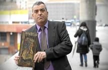 Antonio Barroso, quien descubriò que sus padres le compraron, tras ser robado, es uno de los denunciantes. Antonio Barroso, quien descubriò que sus padres le compraron, tras ser robado, es uno de los denunciantes.