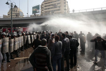 Egipto: al menos 20 muertos, toque de queda decretado, ejército en acción