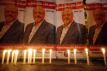 Velas y fotos de Khashoggi(pronunciado Jashuqyi) fuera del consulado sadí en Estambul