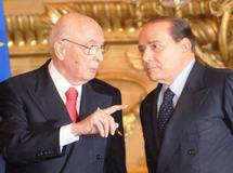 Silvio Berlusconi, a la derecha.