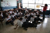 Jóvenes se alejan de la enseñanza cristiana católica en Costa Rica Jóvenes se alejan de la enseñanza cristiana católica en Costa Rica