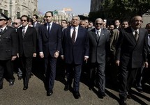 Gamal Mubarak, tercero por la izquierda.