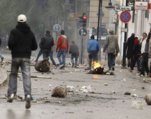 Túnez: enfrentamientos entre manifestantes y policía dejan tres muertos