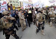 Manifestantes en Bagdad, Irak.