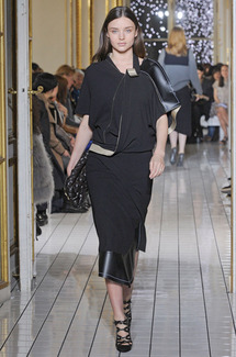 Uno de los diseños de Balenciaga para la próxima temporada otoño-invierno. Uno de los diseños de Balenciaga para la próxima temporada otoño-invierno.