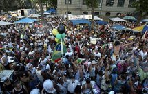 Alegría explota en calles de Rio que vive primer Carnaval en 