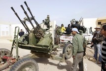 Rebeldes en Ras Lanuf, Libia.