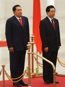 Los presidentes de Venezuela, Chávez, a la izquierda, y de China, Hu.