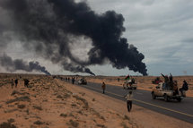 Fuerzas rebeldes libias, cerca de Ras Lanuf.