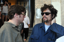 Benicio del Toro-derecha-, en La Habana.