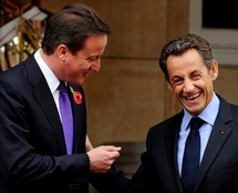 De izquierda a derecha, David Cameron y Nicolas Sarkozy.