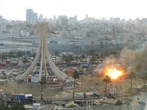 Enfrentamientos entre policías y manifestantes en la plaza de la Perla, en Manama, Bahrein.