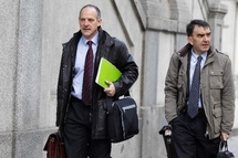 Los abogados de Sortu, a la entrada del Tribunal Supremo. Los abogados de Sortu, a la entrada del Tribunal Supremo.