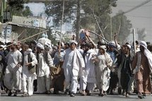 Manifestación en Kandahar, Afganistán, protestando por la quema del Corán.