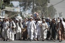 Manifestación en Kandahar, Afganistán, protestando por la quema del Corán. Manifestación en Kandahar, Afganistán, protestando por la quema del Corán.