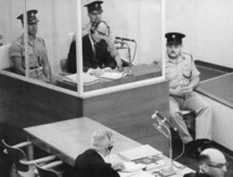 Eichmann, durante el juicio. Eichmann, durante el juicio.