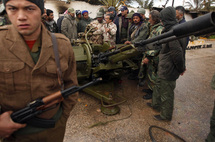En la carretera de Trípoli a Misrata, los combates prosiguen En la carretera de Trípoli a Misrata, los combates prosiguen
