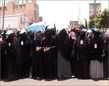 Manifestación de mujeres contra el presidente Saleh, en Yemen.