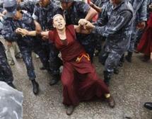 Cristianos chinos desafían a la policía y preparan la celebración de Pascua Cristianos chinos desafían a la policía y preparan la celebración de Pascua