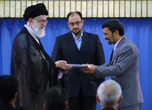 Ali Jamenei-izquierda- y Mahmud Ahmadinejad.