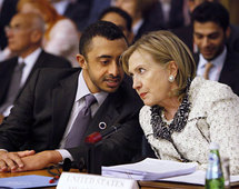 La ministra de Exteriores estadounidense, Hillary Rodham Clinton, y un representante de los rebeldes libios. La ministra de Exteriores estadounidense, Hillary Rodham Clinton, y un representante de los rebeldes libios.