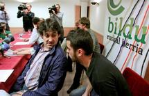 Miembros de Bildu, en una rueda de prensa.